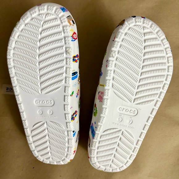 NWT Crocs Disney Parks Holiday Pixar Toy To The World White Slides Sandals - Picture 7 of 7